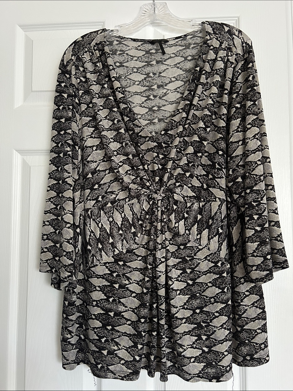 Daisy Fuentes Black and Cream Patterned V-Neck Tunic
